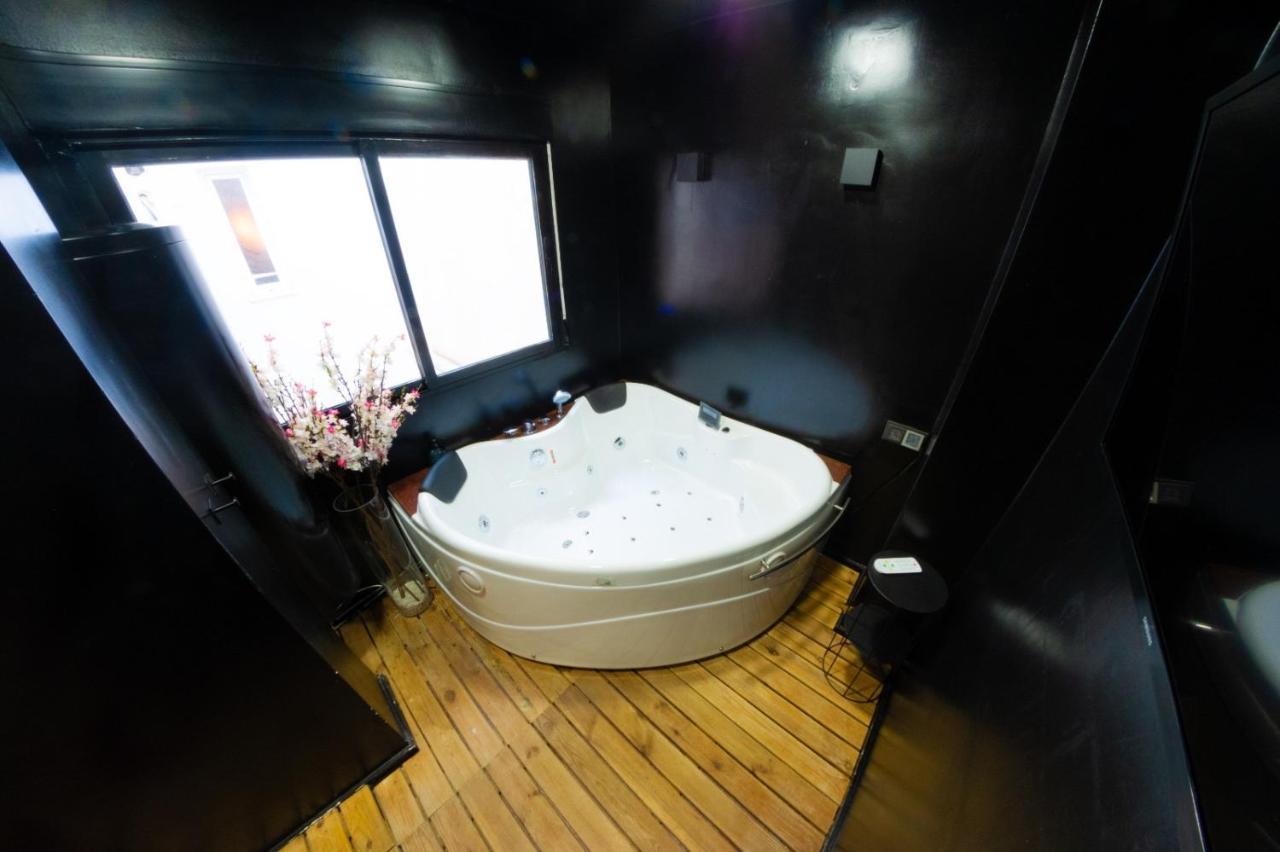 Modern Haven For Urban Explorers By Rems Μάλαγα Εξωτερικό φωτογραφία